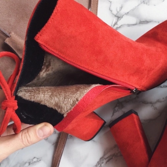 "Vixen of the Night" (Red) - Picture 6 of 7